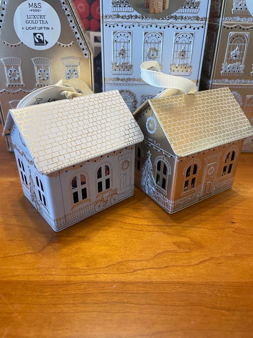 19 M&S クリスマス限定　ビスケット入　ライトアップ缶　全部セット