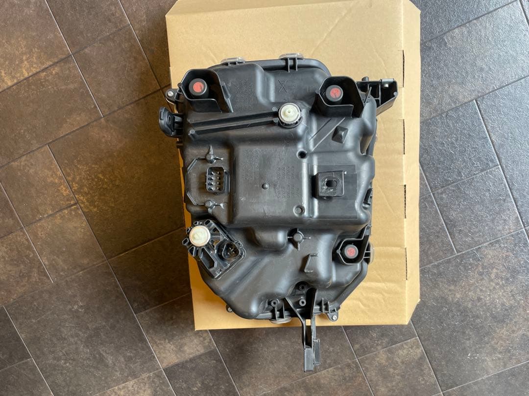 タフト　ヘッドライト