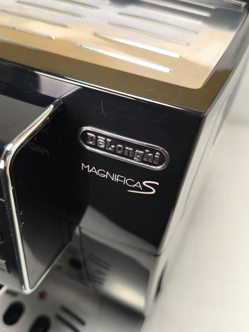 デロンギマグニフィカS コンパクト全自動コーヒーマシン ECAM23120B 1