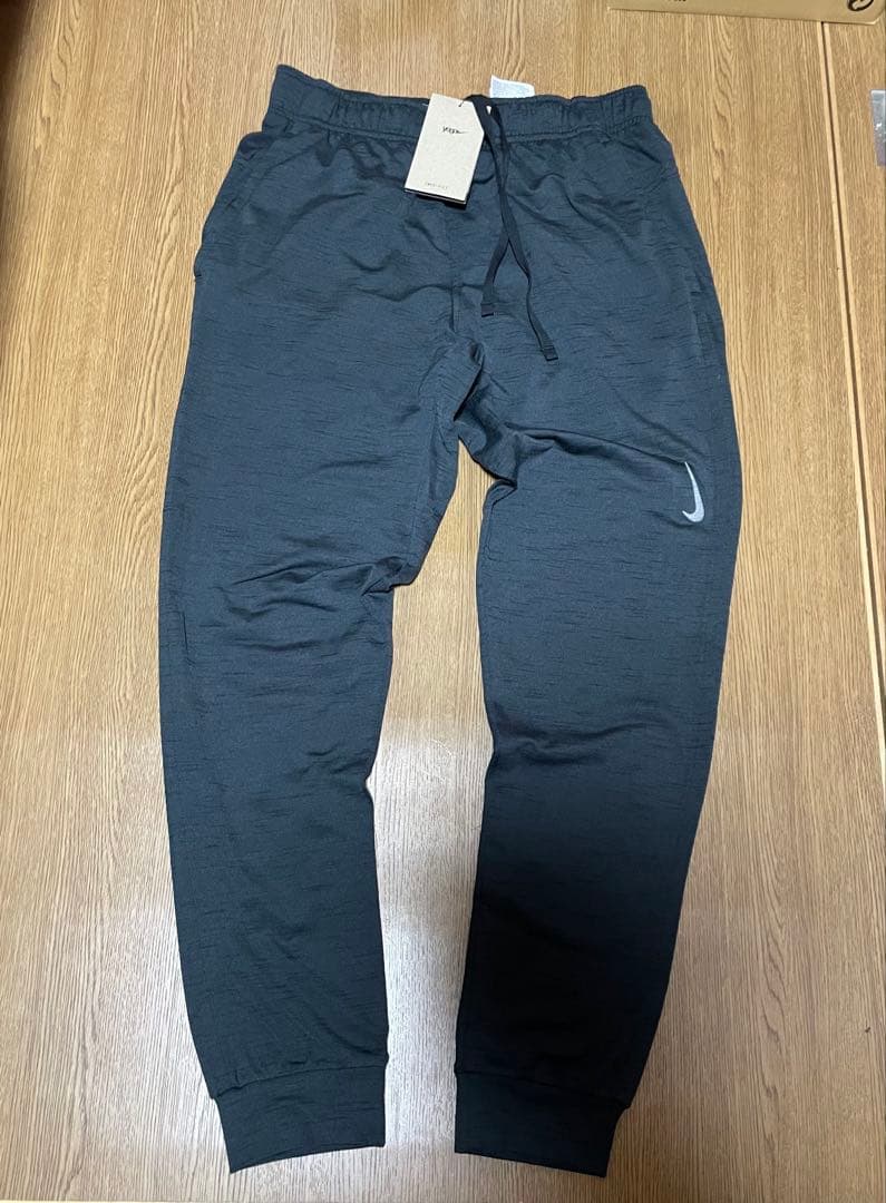 新品未使用　Nike yoga ヨガ　セットアップ　Mサイズ