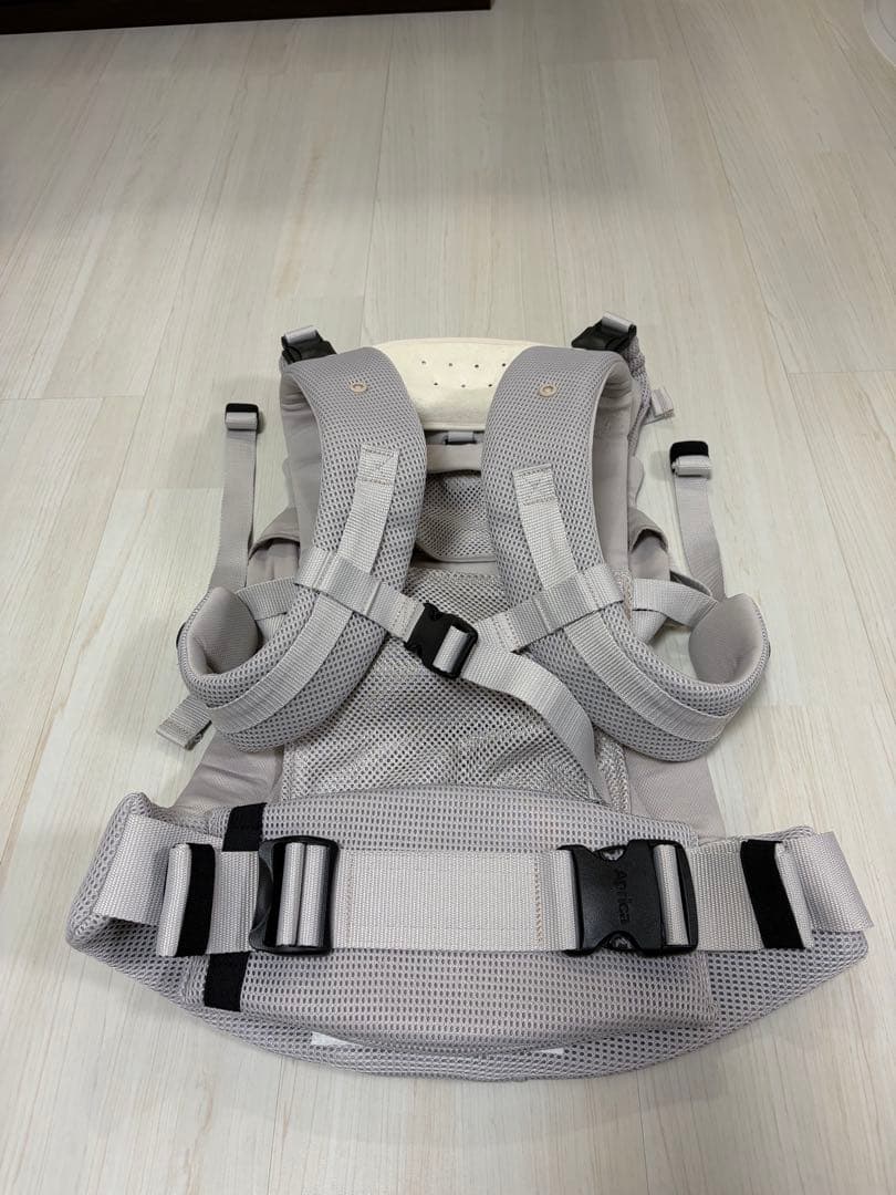 アップリカ　ラクリスAB　ホワイトアッシュ　抱っこ紐