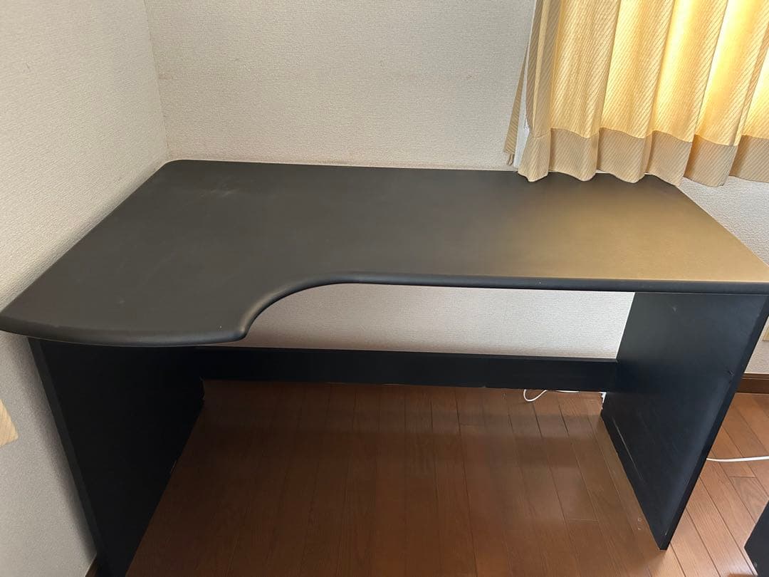 黒い　デスク　パソコンデスクにも。