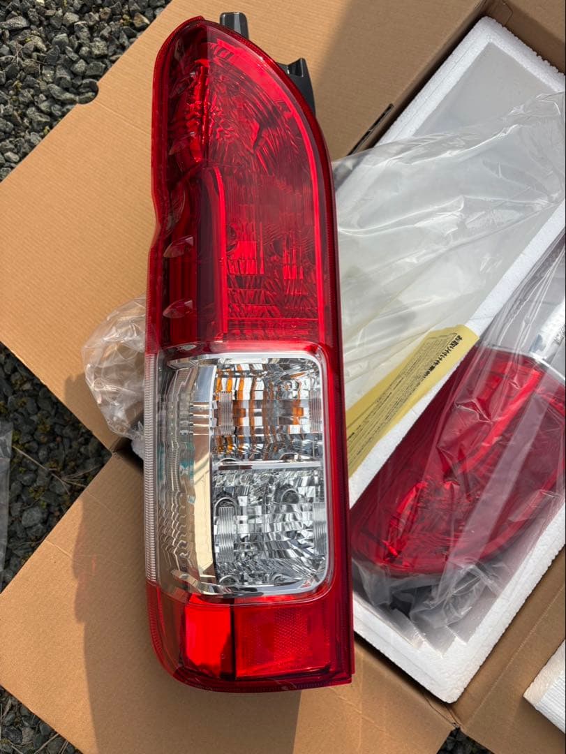 FLEX トヨタ　ハイエース　テールランプ