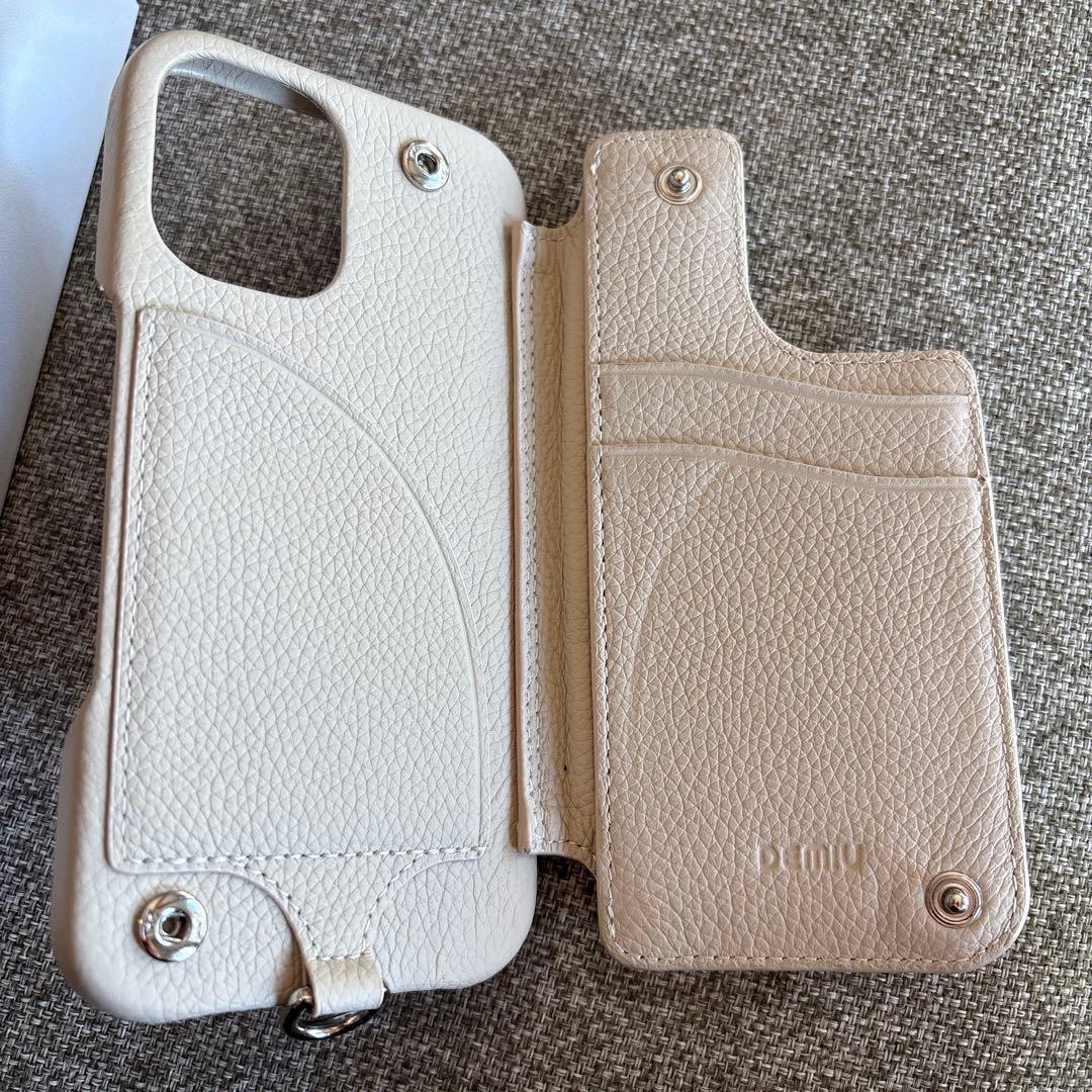 i phone 16 ベージュ　携帯カバー