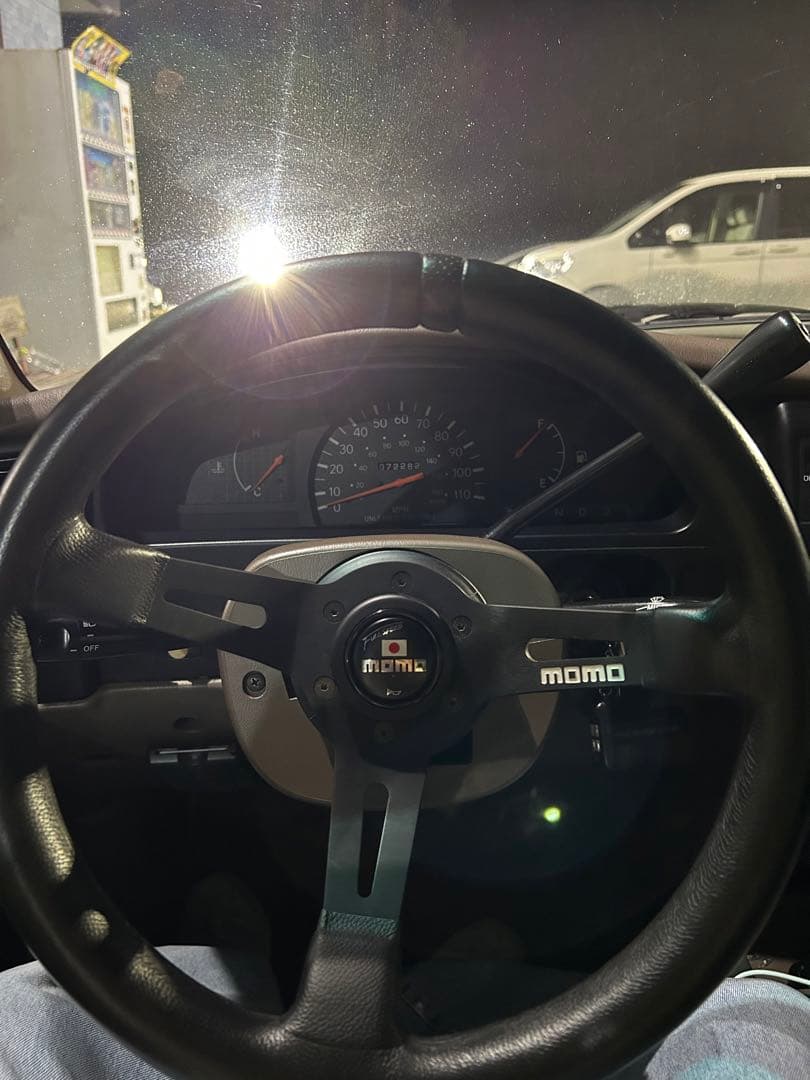 MOMO ステアリング フルスピード ホーンボタン付き