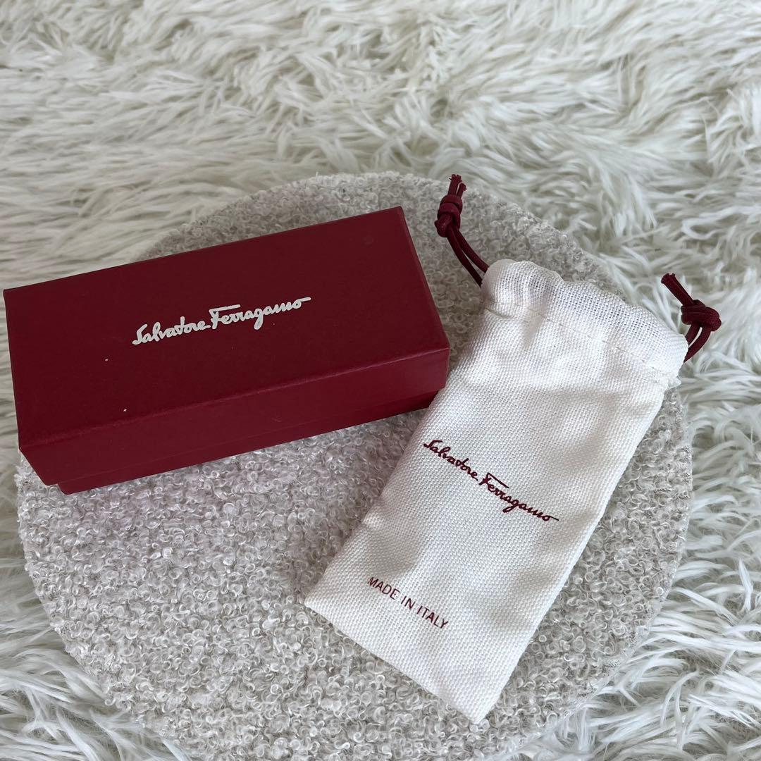 未使用級　Salvatore Ferragamo バレッタ　ヴァラリボン