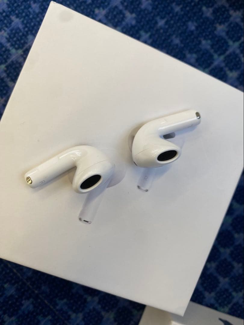 AirPods 4 ノイズキャンセリングモデル