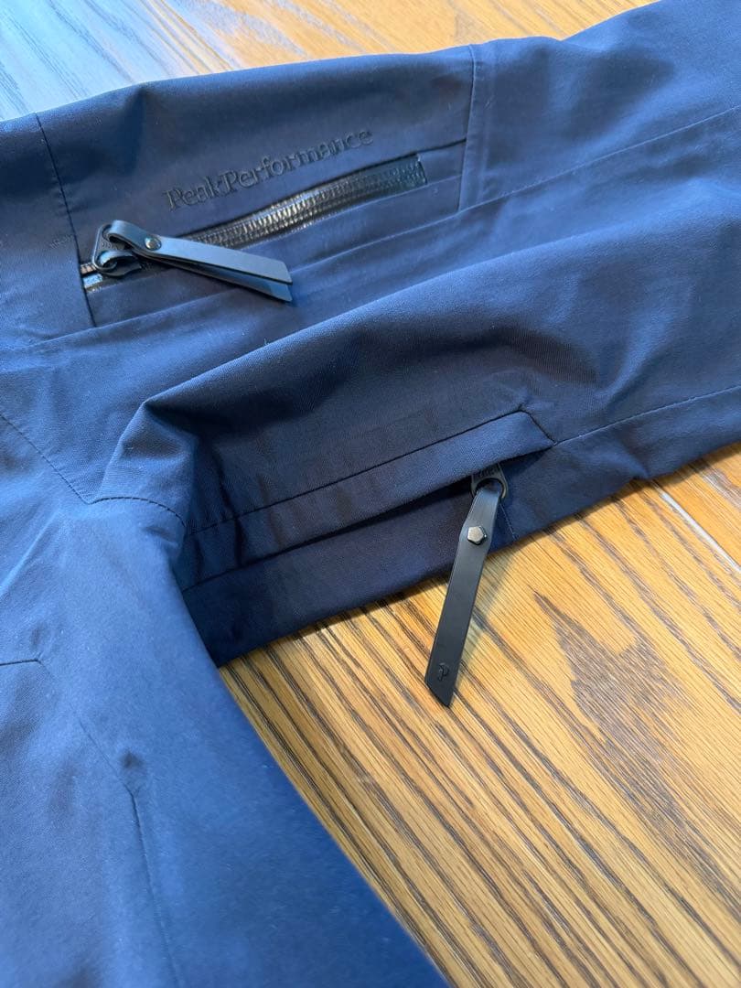 ピークパフォーマンス　スキーウェア　メンズ