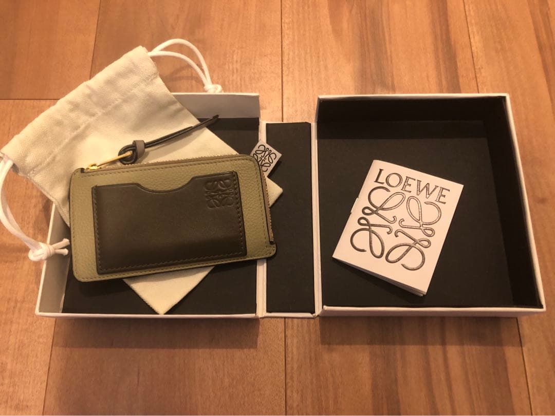 LOEWE オリーブグリーン ケース パース