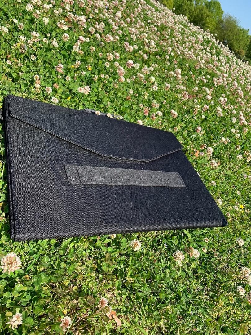 ソーラーパネル 120W折り畳み式ポータブル電源充電器 急速充電対応 直列並列可