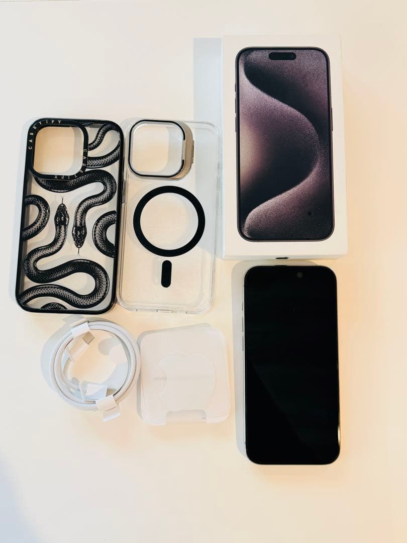 iPhoneアクセサリー Iphone 15 pro on sell with 2 case