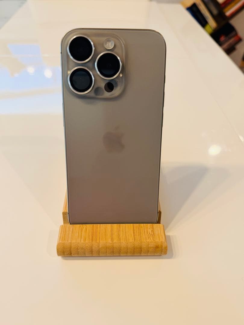 iPhoneアクセサリー Iphone 15 pro on sell with 2 case