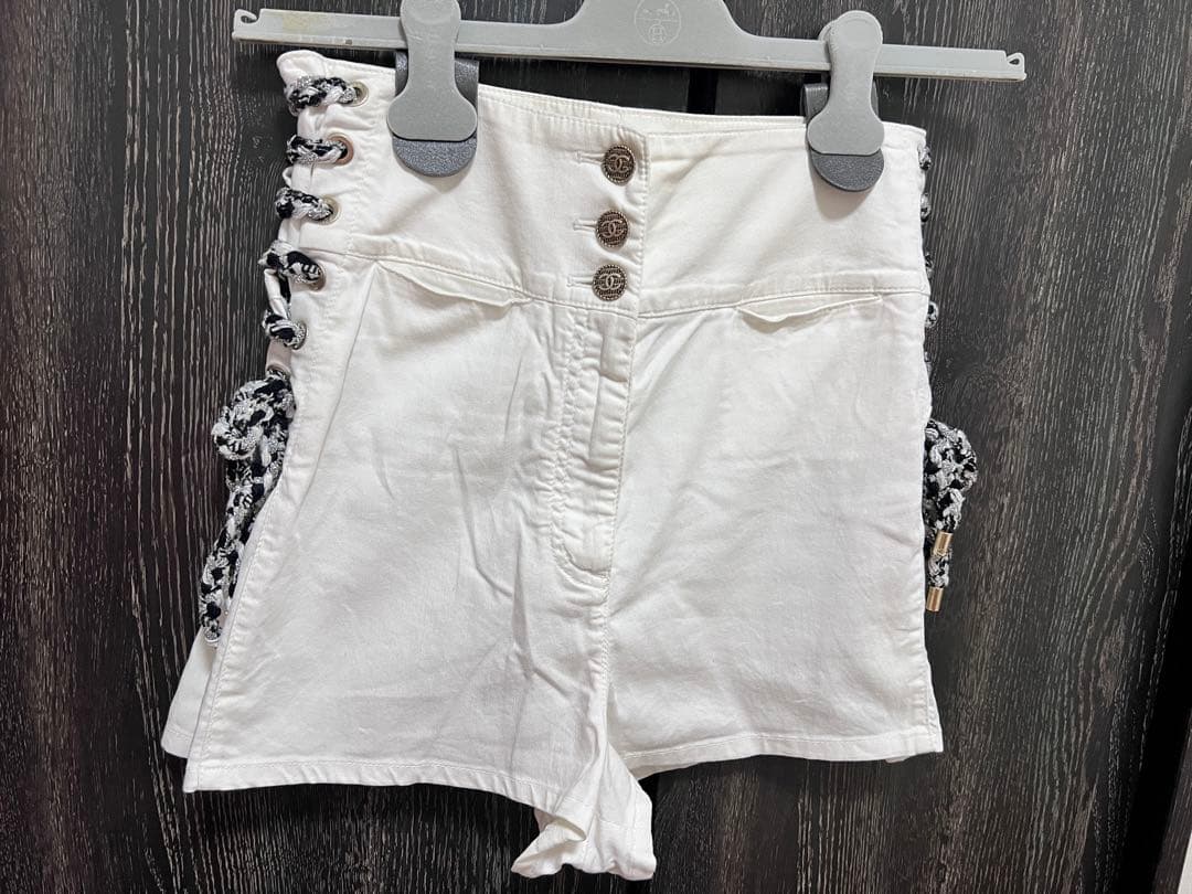 CHANEL チャネルホワイトショートパンツ