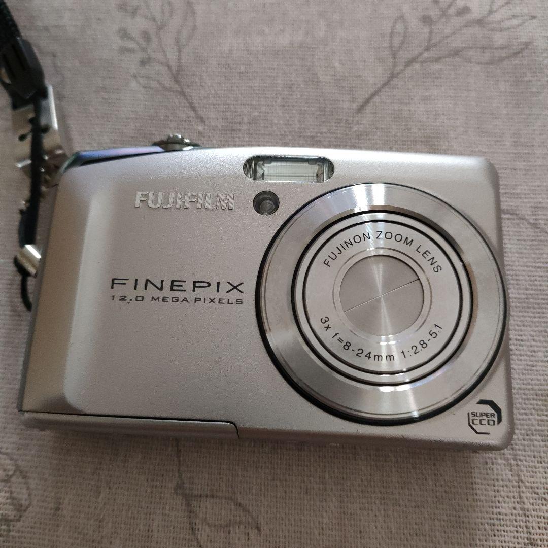 FUJIFILM FinePix F50fd シルバー