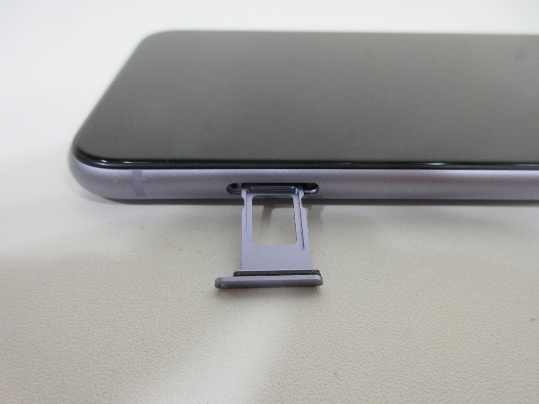 0716Z iPhone11 64GB MWLX2J/A simロック カード無