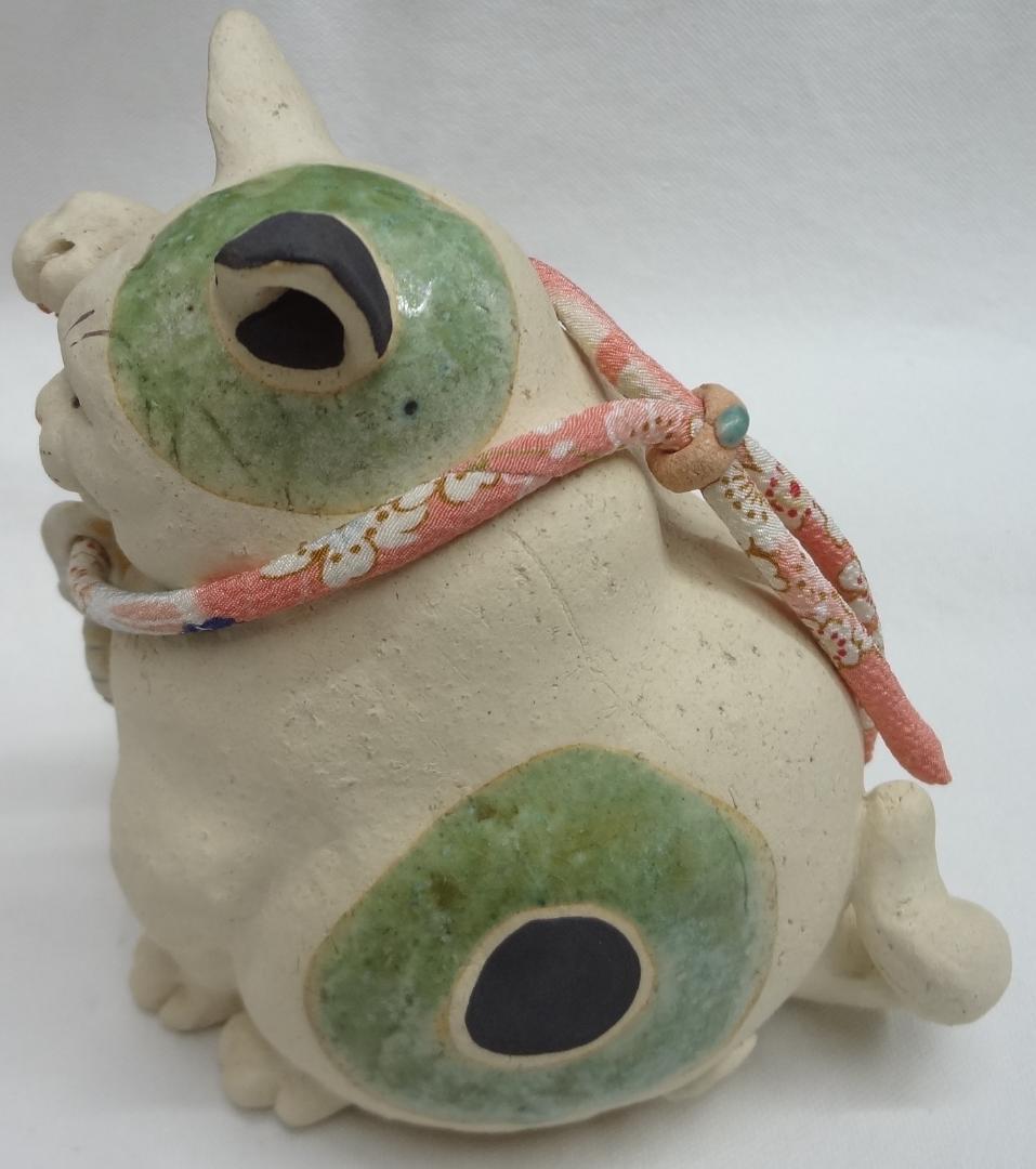 吉田一也作　ねむり招き猫　陶器置物