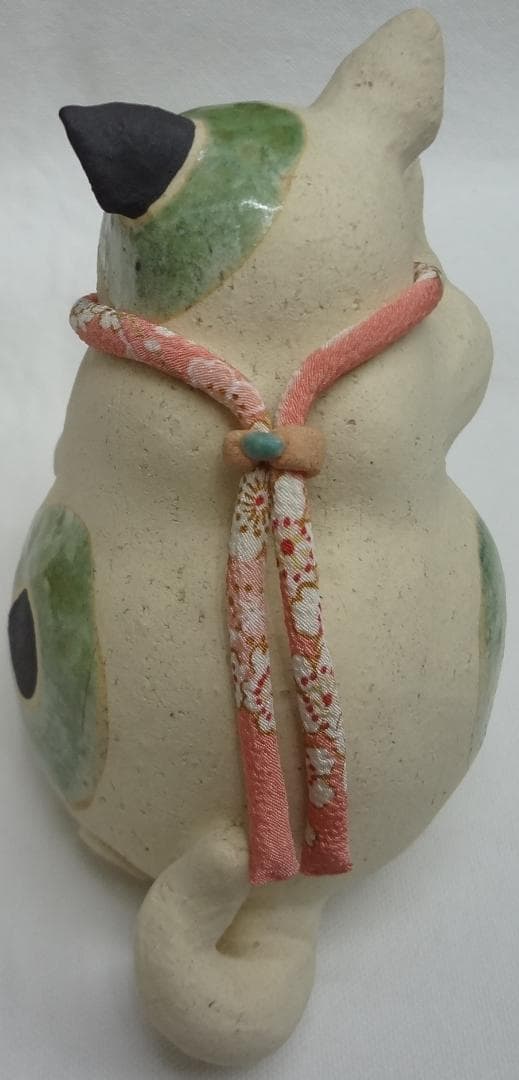 吉田一也作　ねむり招き猫　陶器置物