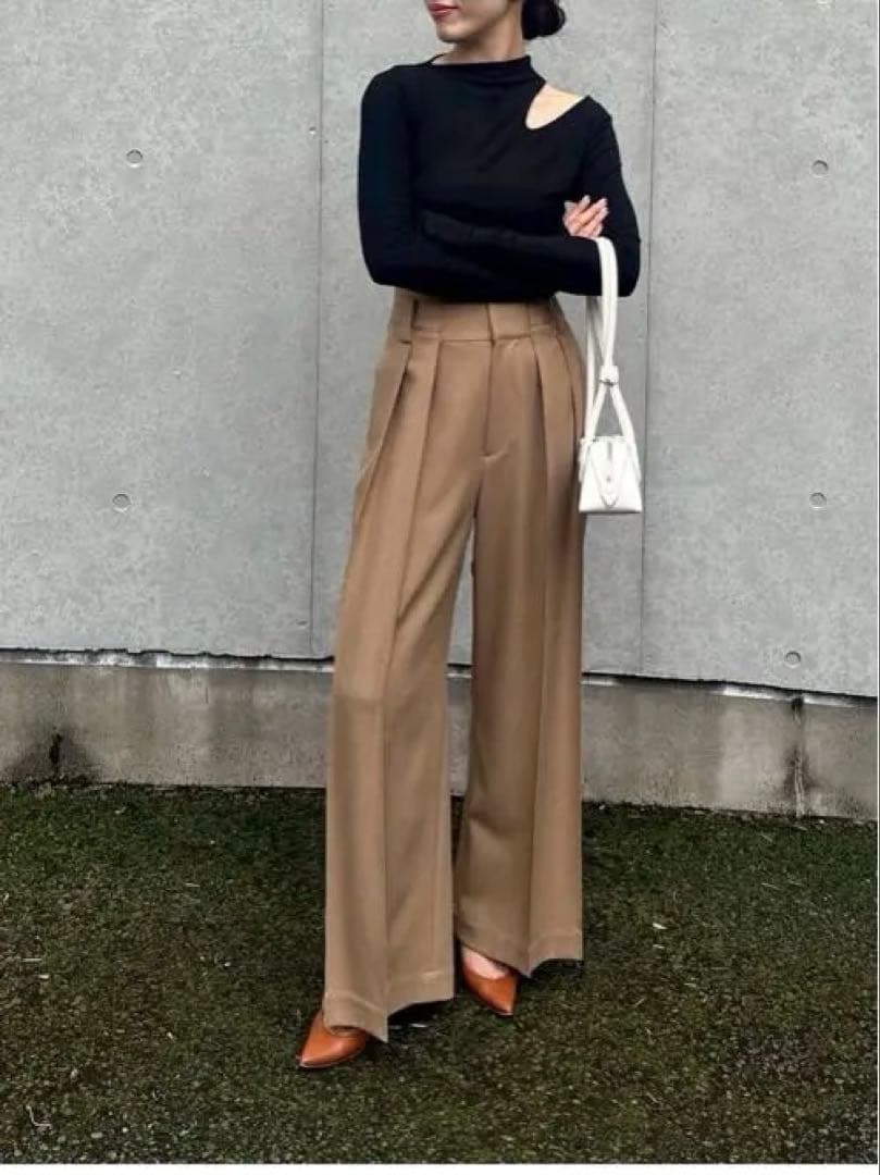 シーニュ　 ⭐︎早い者勝ち⭐︎ショルダーオープンカットオフＴ