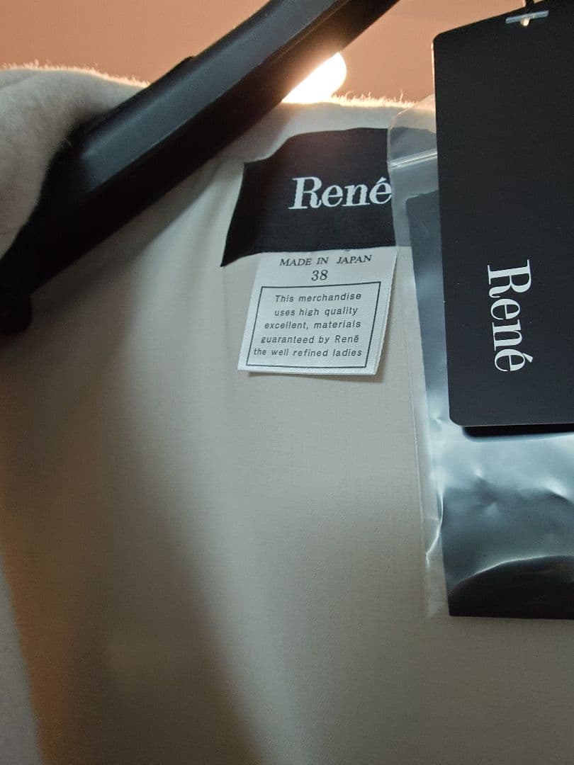 美人百花コート下にRene ルネ　2025年　佐々木希さん雑誌掲載　ジレ