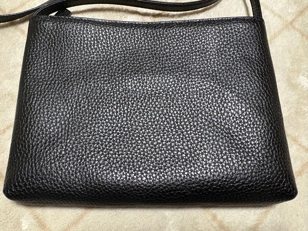 HushTug ブラック サコッシュ