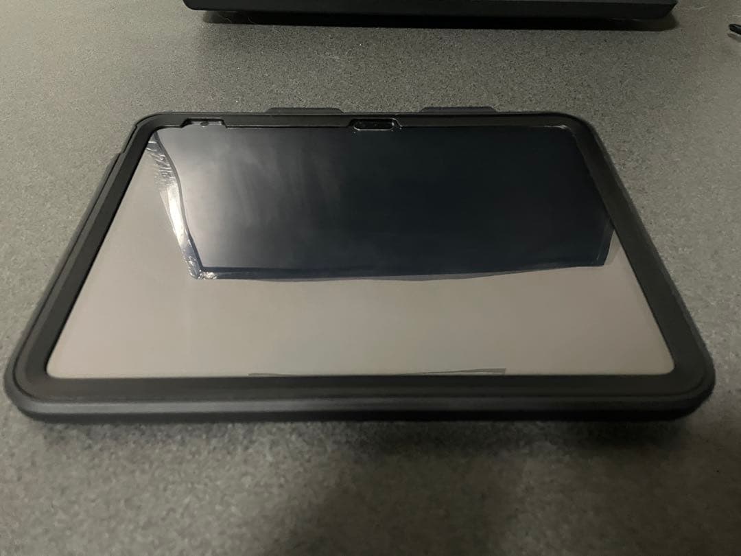 iPad A16 256GB シルバー 全面保護ケース付き