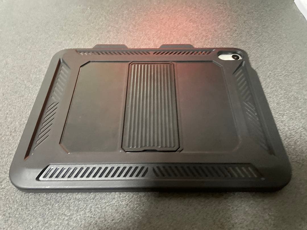 iPad A16 256GB シルバー 全面保護ケース付き