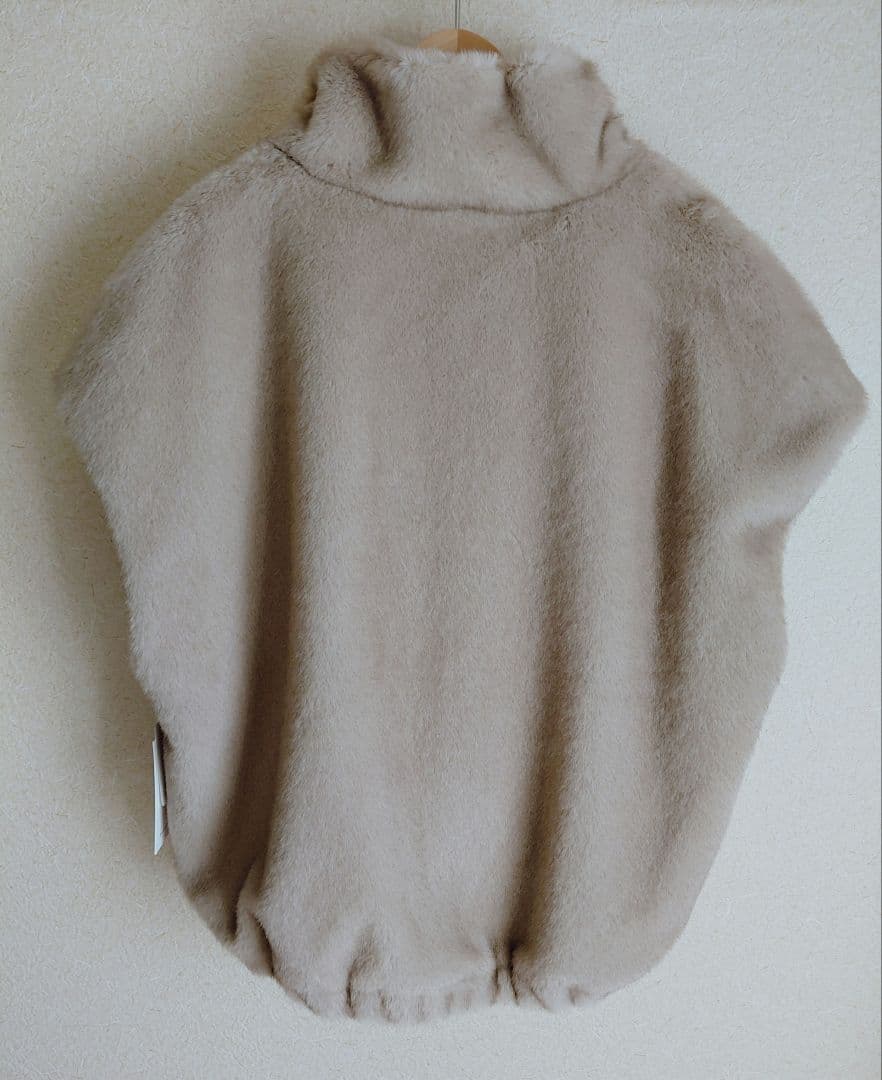 新品タグ付　PASSIONE Robe ベスト　ベージュ ハイネックジレ　ミンク