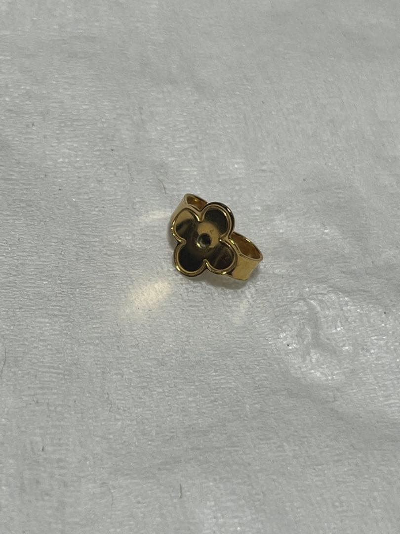 LOUIS VUITTON V字型ピアス(エッセンシャル片耳用)♡