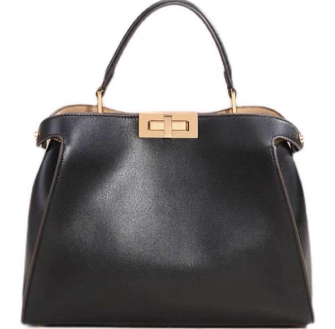 本革　ブラックハンドバッグ ゴールド金具付き　ノーブランド