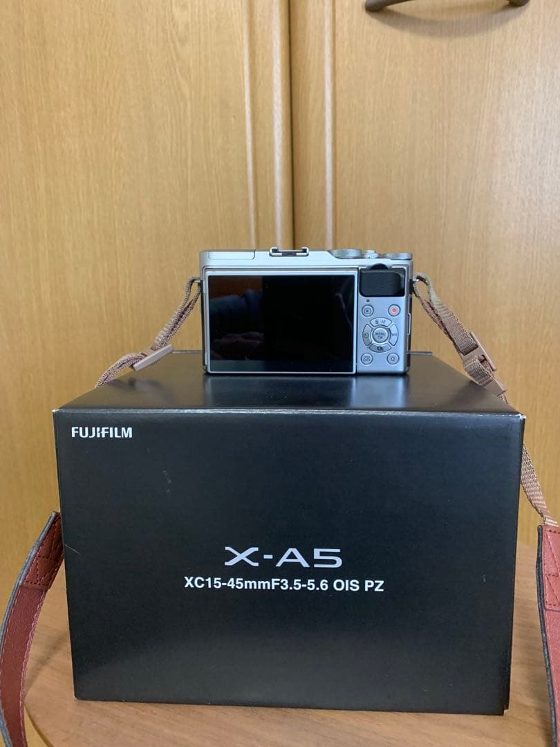 FUJIFILM X-A5 ミラーレスカメラ一眼カメラシルバー X-A5LK-S
