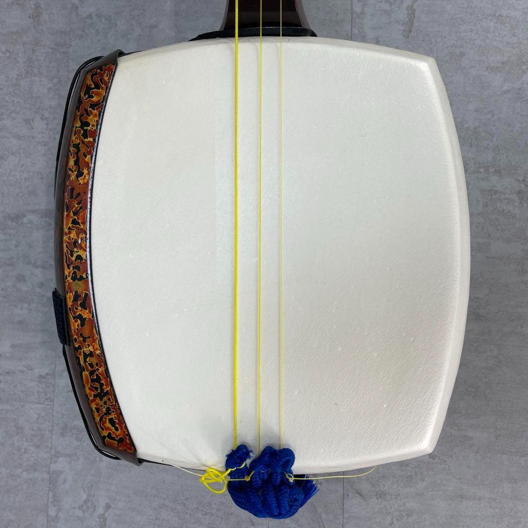 皮張り変え済み　津軽三味線　子持ち綾杉胴　紅木　金細　K9　二本溝　正寸