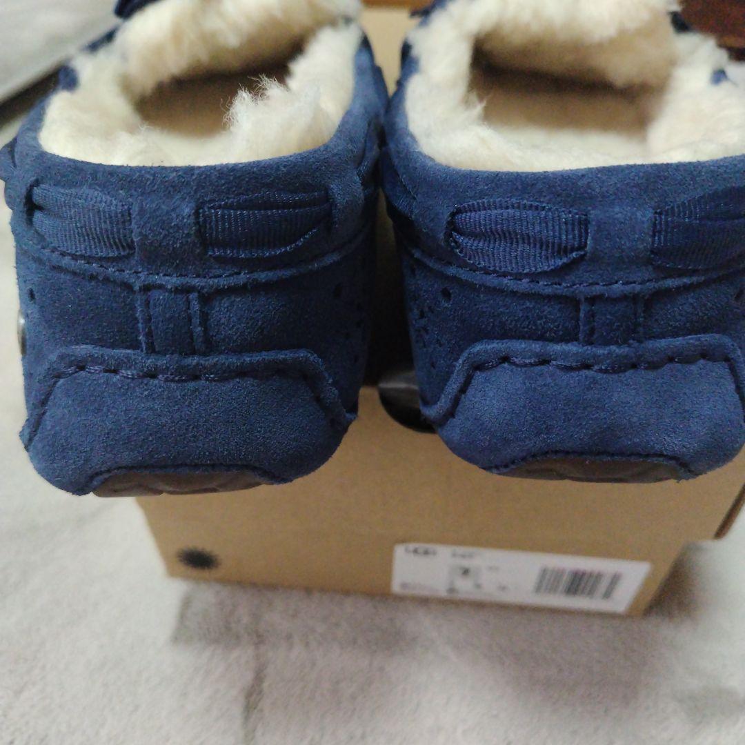 新品同様　UGG　アグ　リボン モカシン　24　サイズ7 スエード ネイビー