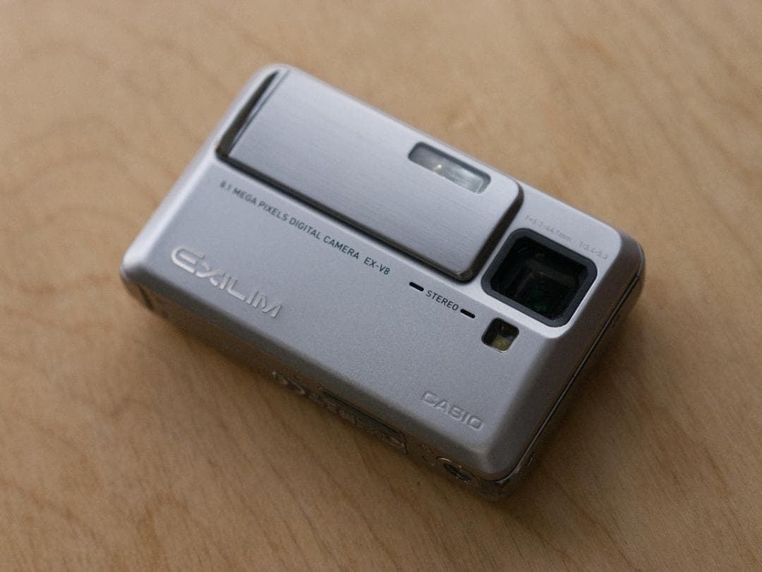 デジタルカメラ CASIO EXILIM EX-V8