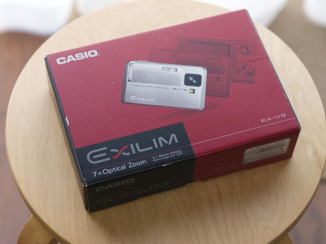 デジタルカメラ CASIO EXILIM EX-V8
