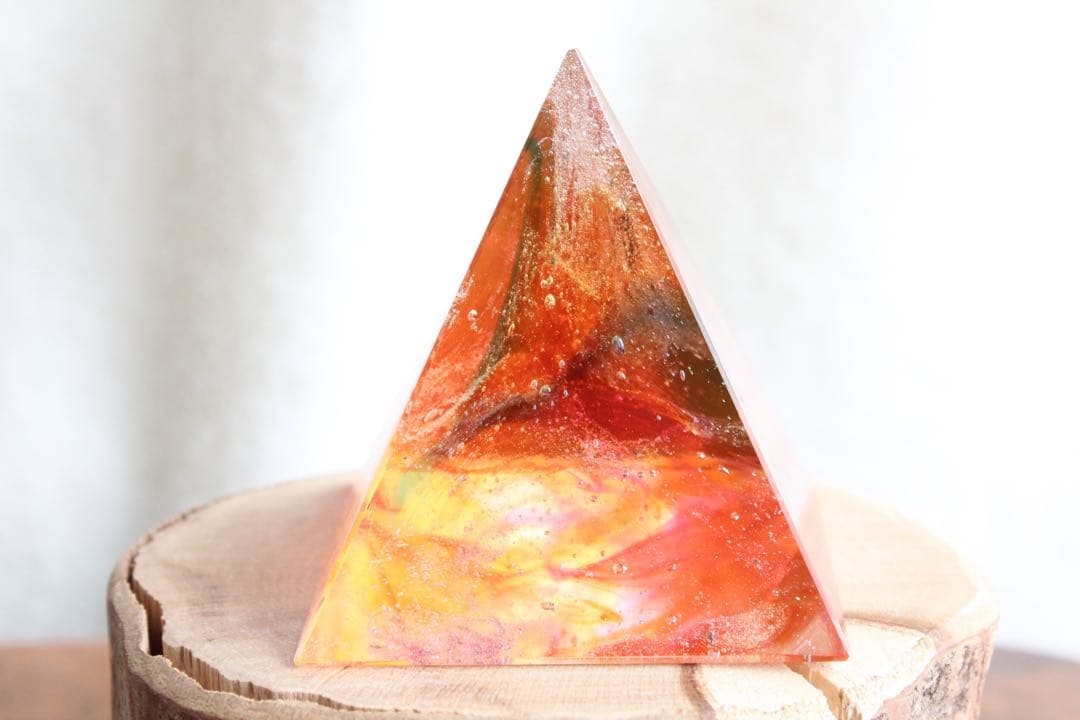 シエラネバダ産アンダラクリスタル　ピラミッド　マルチカラー
