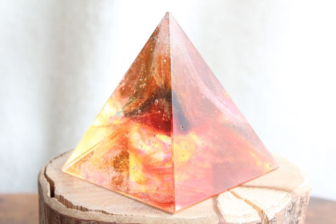 シエラネバダ産アンダラクリスタル　ピラミッド　マルチカラー