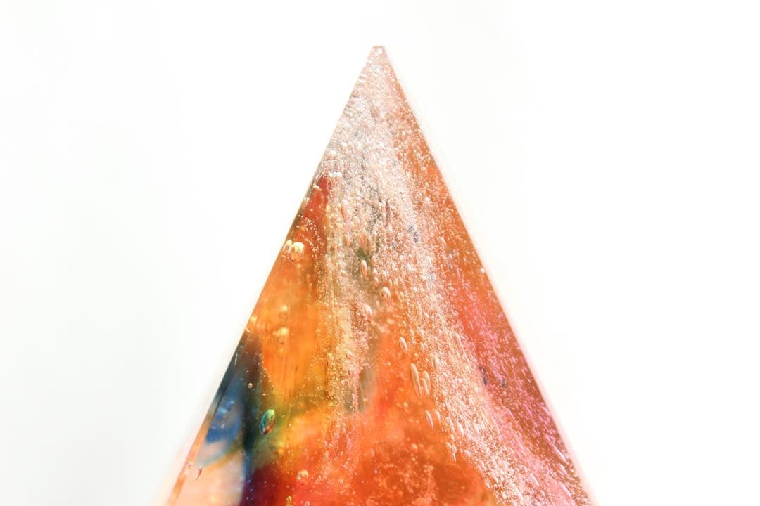 シエラネバダ産アンダラクリスタル　ピラミッド　マルチカラー