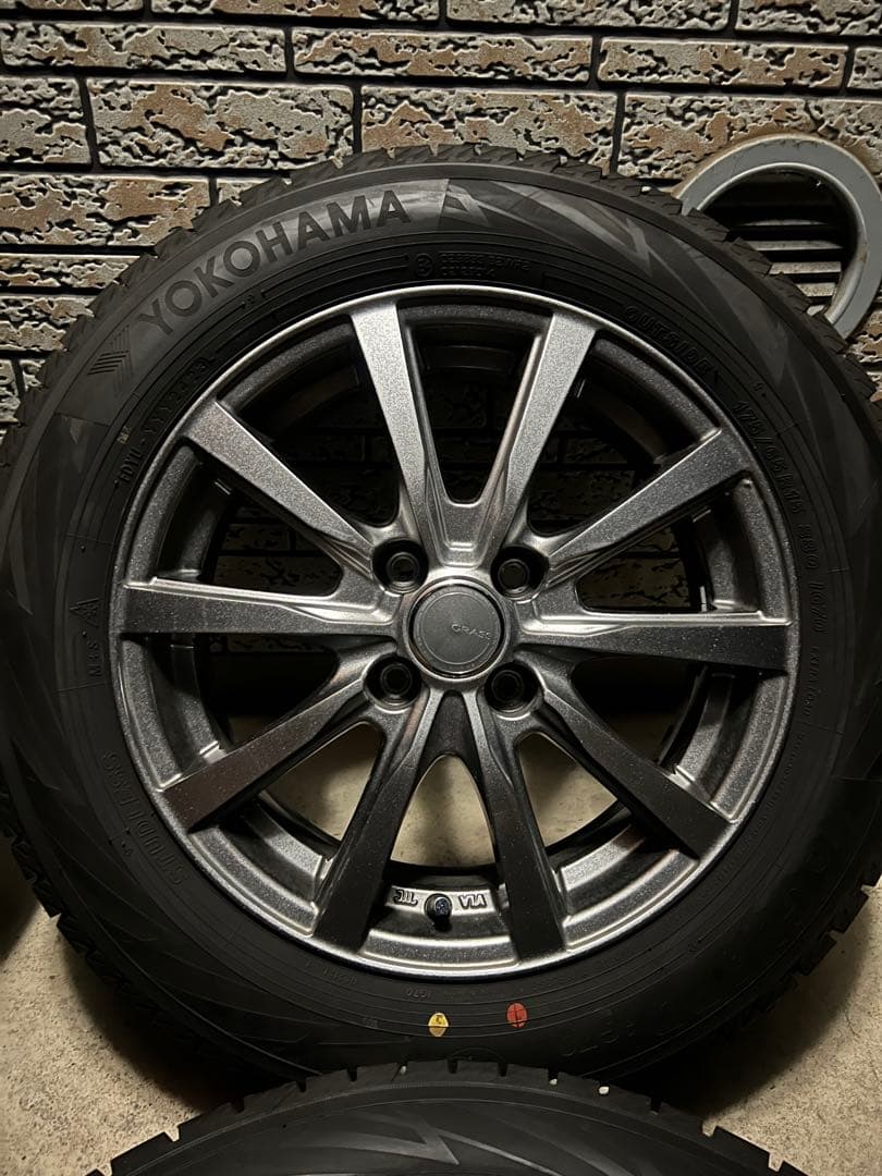 ヨコハマ スタッドレス 175/65R15 4H 23年製 イボ残り 4本セット