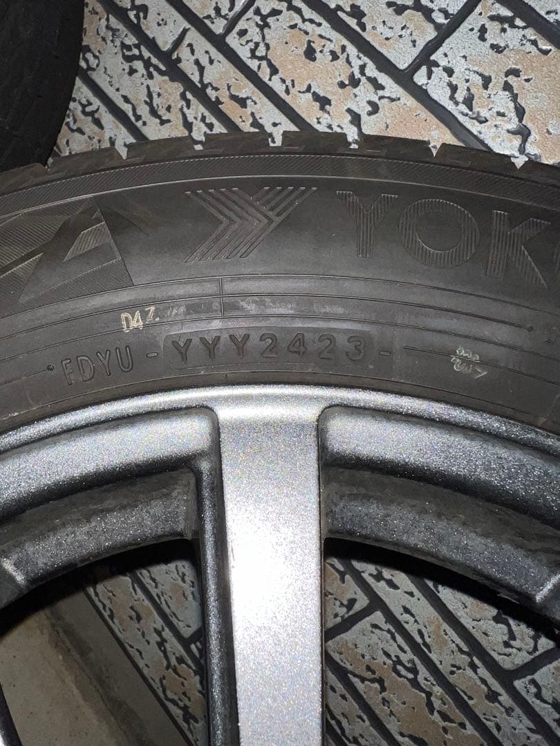 ヨコハマ スタッドレス 175/65R15 4H 23年製 イボ残り 4本セット