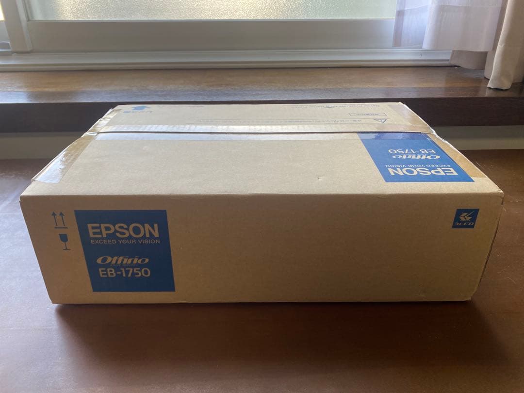 EPSON EB-1750 プロジェクター本体　epson offirio