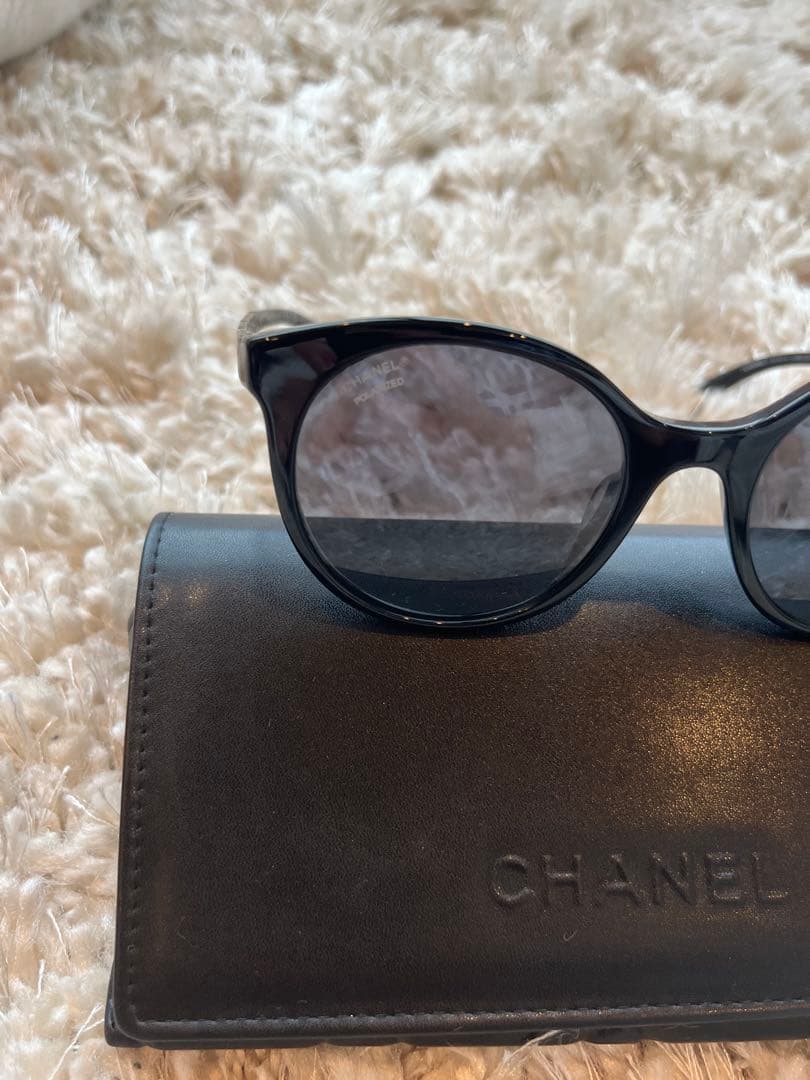 CHANEL サイドロゴブラックサングラス　5440-A/c.888/S8