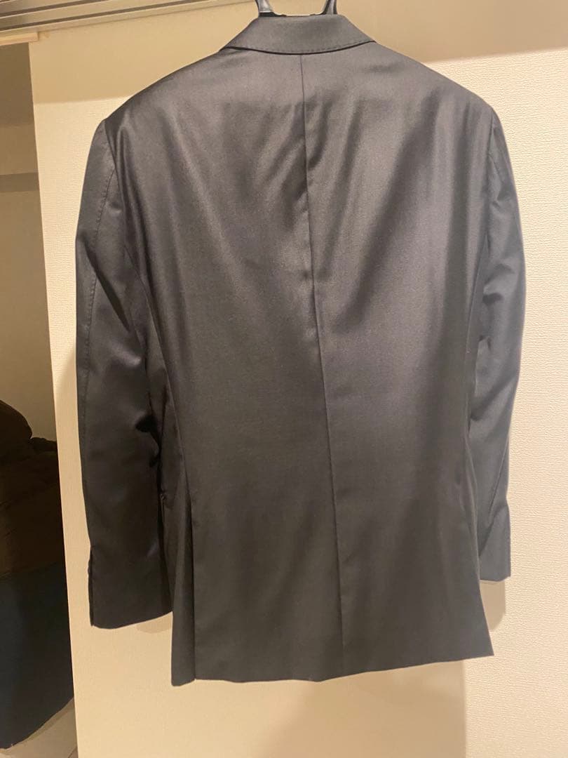 K*様 【ほぼ新品】BOSS ダークグレー ビジネススーツ　セットアップ