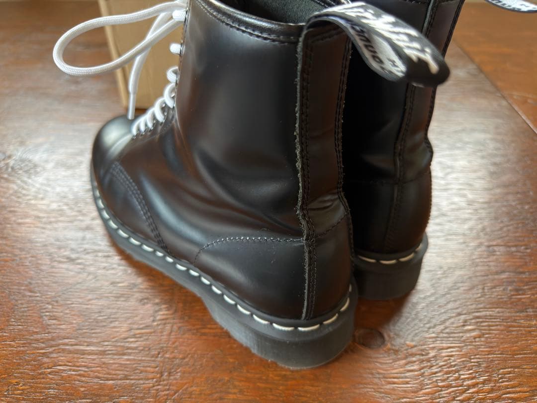 定価の半額 極美品 ドクターマーチン ホワイトステッチ 8 ホール 28cm