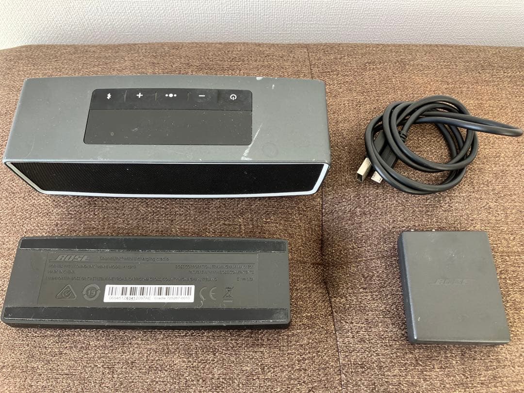 BOSE ワイヤレススピーカー 本体と付属品
