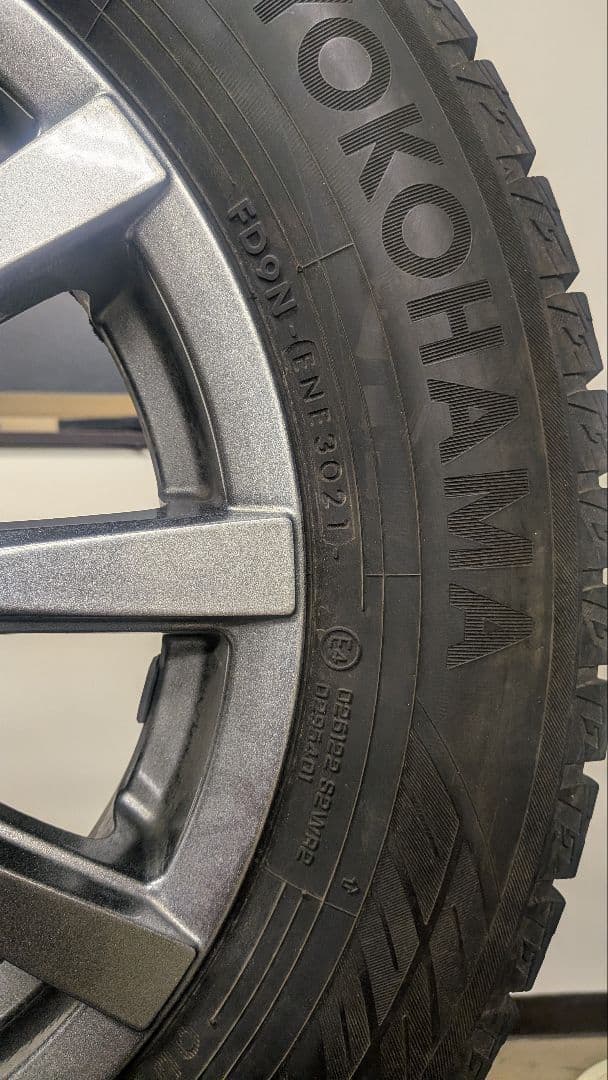 195/65R15スタッドレス 15インチ5穴114.3タイヤ　セレナ