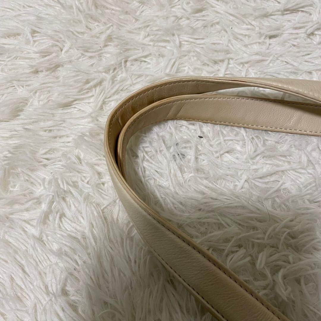 ヘレンカミンスキー カゴトートバッグ 舟形 ラフィア レザーハンドル チャーム