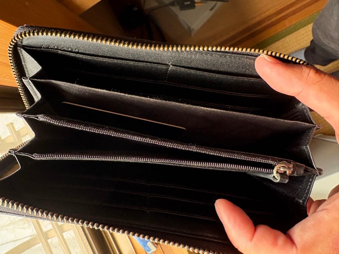 GUCCI ブラック チェブロンパターン 長財布