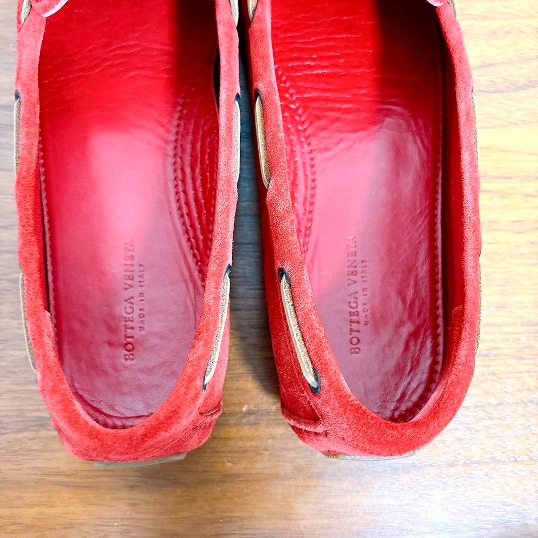 美品 BOTTEGA VENETA イントレチャート スエードモカシン レッド