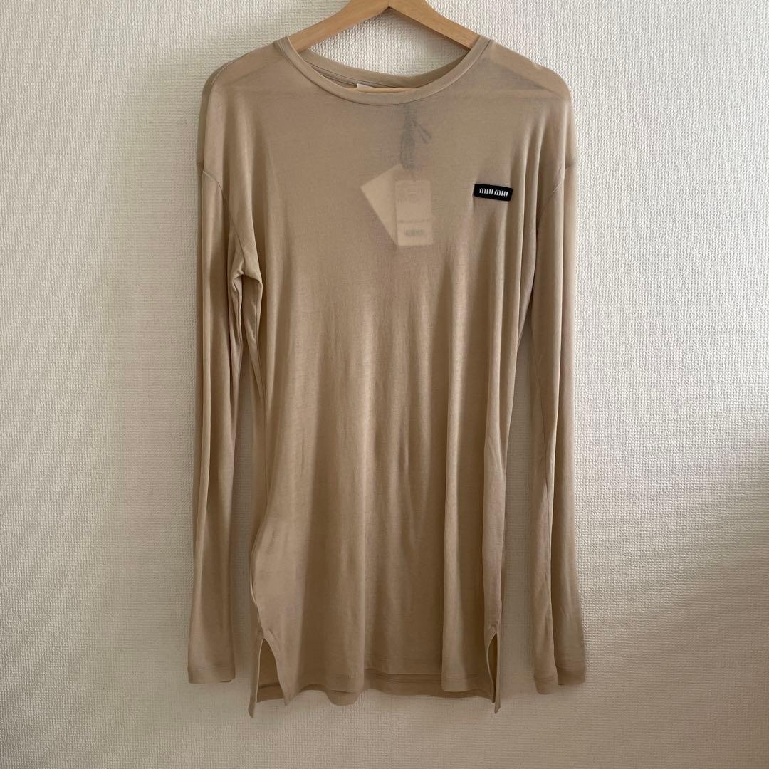 【新品未使用】miumiu リブ編み　ドレス　ベージュトップス ロゴ付き