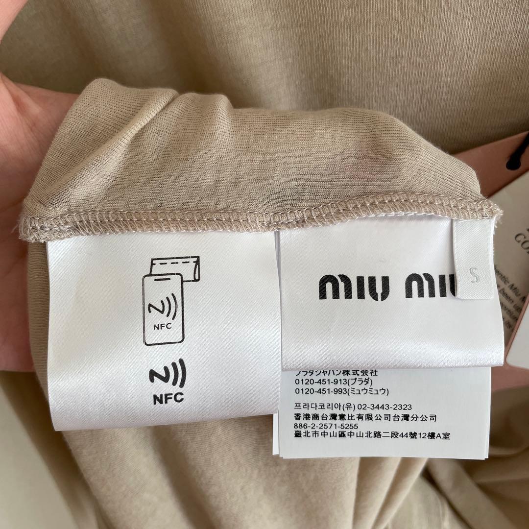 【新品未使用】miumiu リブ編み　ドレス　ベージュトップス ロゴ付き